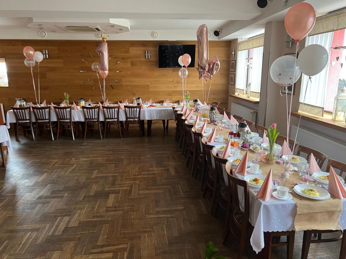 Kietrz Ludowa Restauracja & Noclegi מראה חיצוני תמונה