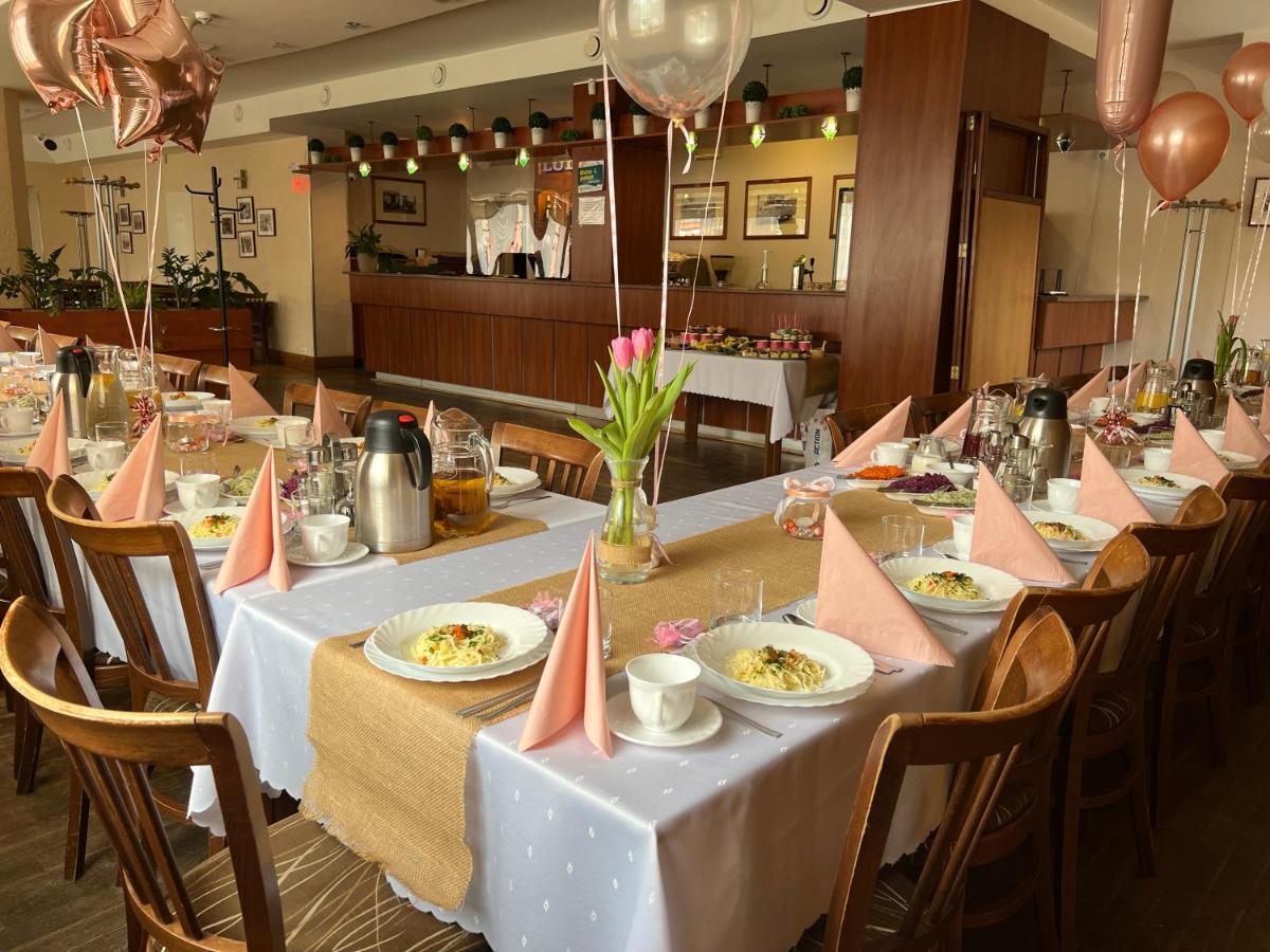 Kietrz Ludowa Restauracja & Noclegi מראה חיצוני תמונה