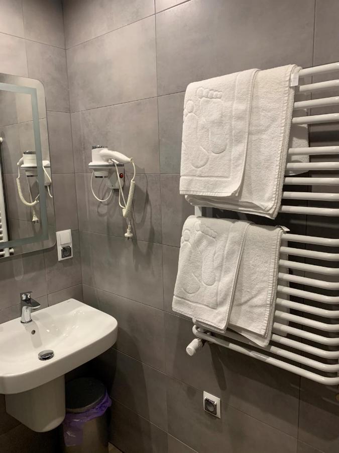 Kietrz Ludowa Restauracja & Noclegi מראה חיצוני תמונה