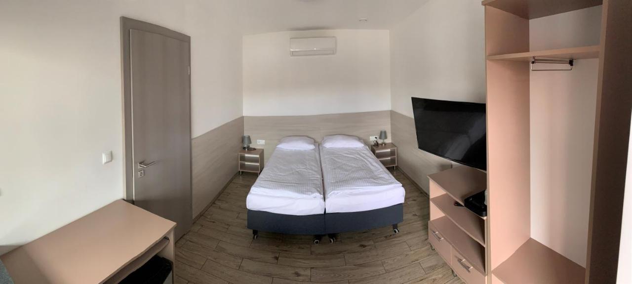 Kietrz Ludowa Restauracja & Noclegi מראה חיצוני תמונה