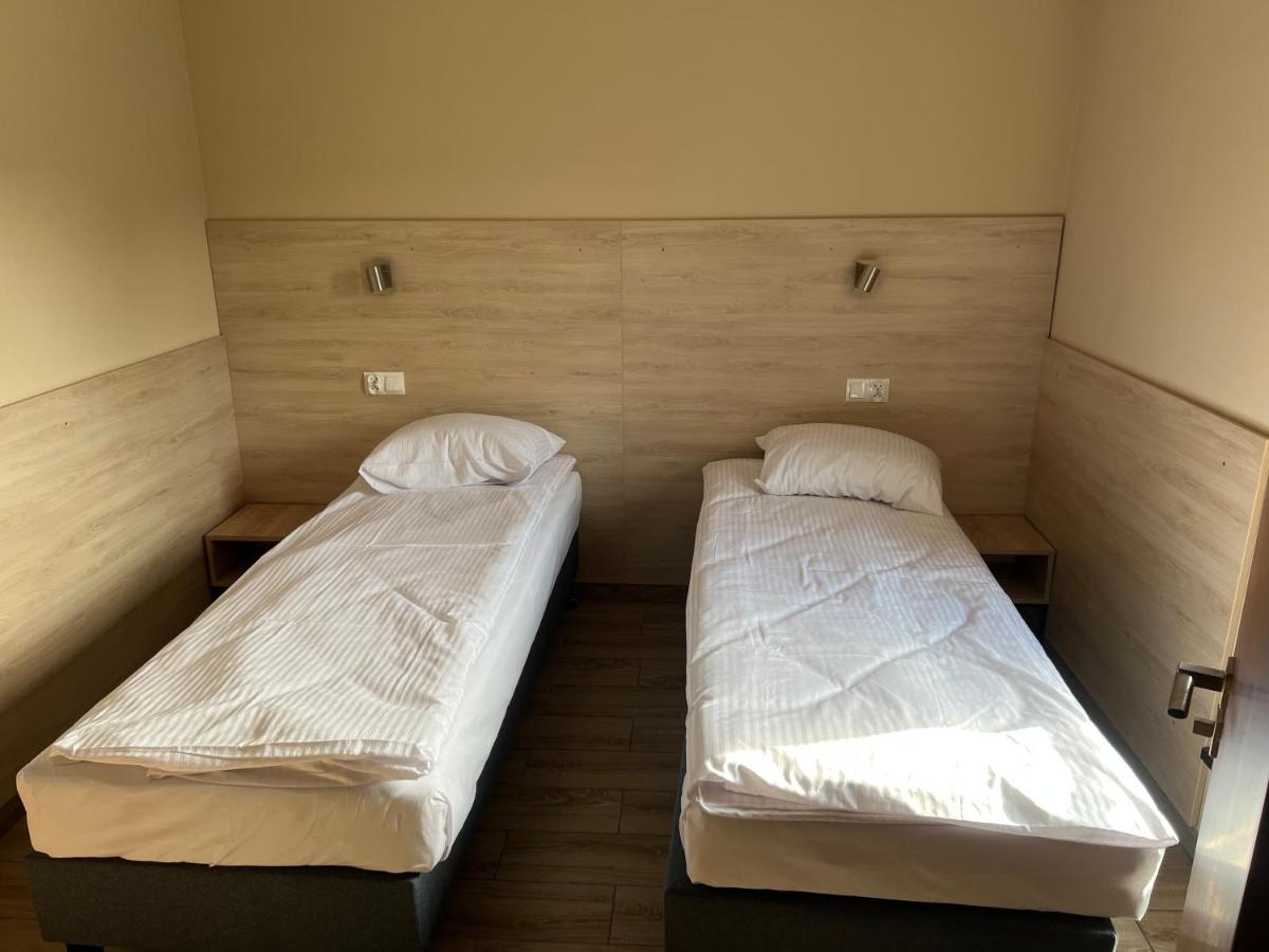 Kietrz Ludowa Restauracja & Noclegi מראה חיצוני תמונה